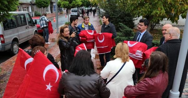 Karabük'te Chp 10 Bin Türk Bayrağı Dağıttı