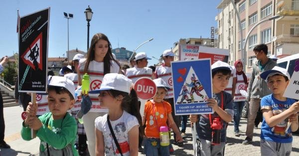 Karaman'da 'Trafikte Saygı Yürüyüşü'