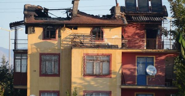 Karaman'da Yangın Faciası: Anne Ve 3 Çocuğu Öldü (2)