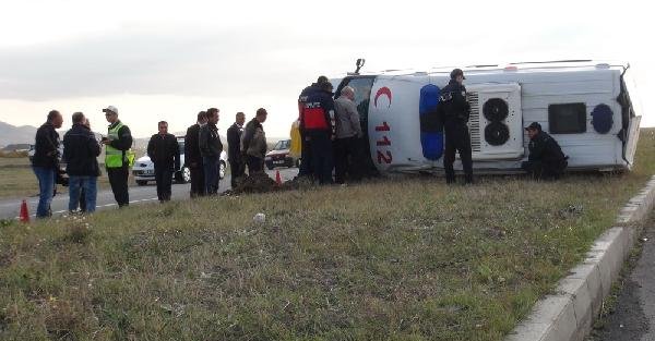 Kars’ta Ambulans Takla Attı: 1 Ölü, 4 Yaralı