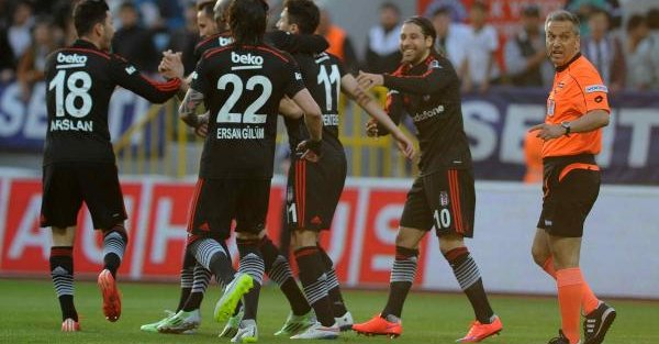 Kasımpaşa - Beşiktaş maçının ilk yarı fotoğrafları