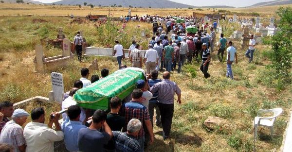 Kayseri'de kazada ölen 4 kişilik aile toprağa verildi