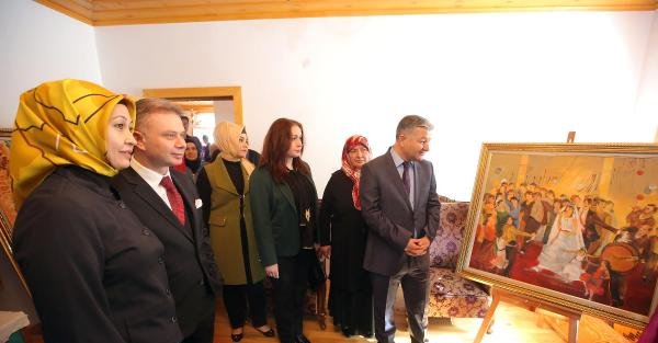 Kazan'da 'Satı Kadın' resim sergisi