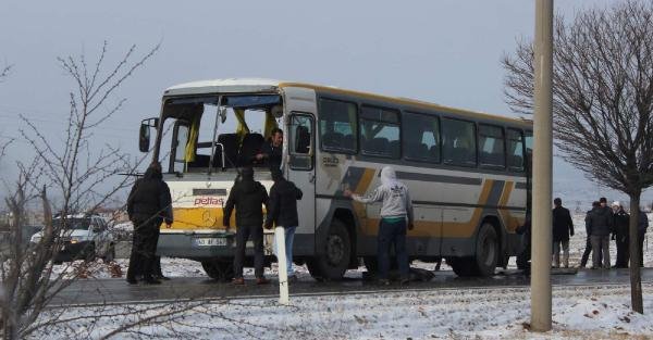 Kırşehir'de servis otobüsü devrildi, 16 işçi hafif yaralandı