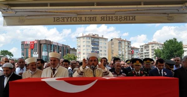 Kırşehir’deki şehit cenazesinde gerginlik (2)