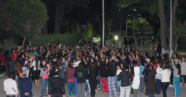 Kız Öğrenciler Yurt Şartlarini Protesto Etti