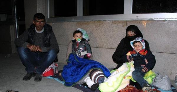 Kobani'den, Kuzey Irak'a gitmek için Habur'da bekliyorlar