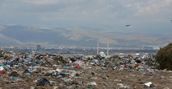 Konya'da çöplük alanda bebek cesedi bulundu (2)