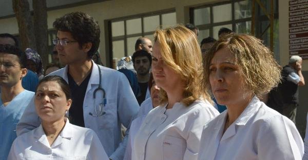 Konya'da doktorlar, öldürülen meslektaşları için iş bıraktı