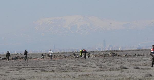 Konya'da eğitim uçağı düştü: 2 pilot şehit - Yeniden