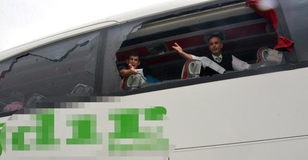 Konya'da terörü protesto eden grup yolcu otobüsünü taşladı