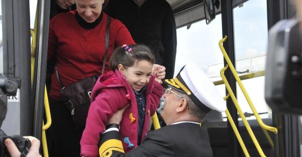 Korumaya muhtaç çocuklar Donanma gemilerinde