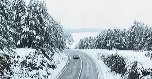 Kosova’da bahar, yerini kar yağışına bıraktı