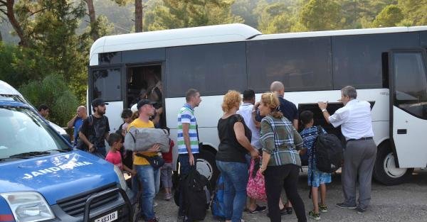 Köyceğiz'de yolcu otobüsünde 48 kaçak ile 5 organizatör yakalandı