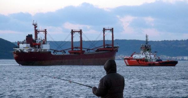 Kuru Yük Gemisi Çanakkale Boğazın En Dar Yerinde Arızalandı