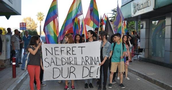 LGBT'lilerden 'Nefret saldırılarına dur de' eylemi