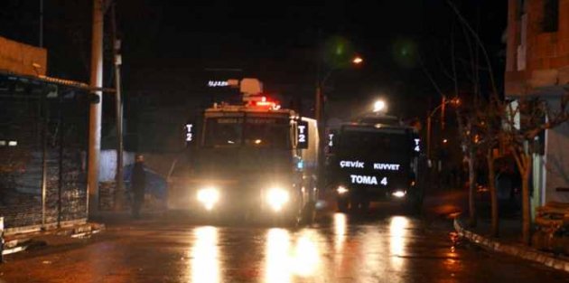 Manisa Turgutlu'da PKK'lı göstericiler ses bombası attı