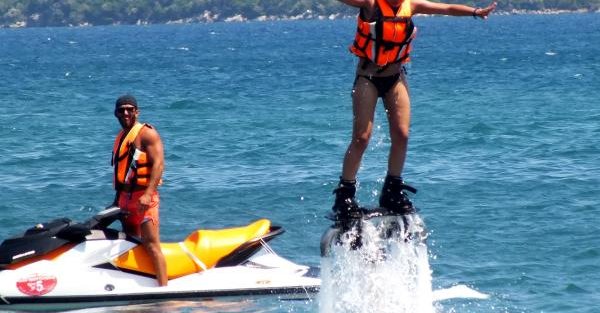 Marmaris'teki turistler su sporları ile heyecan arıyor