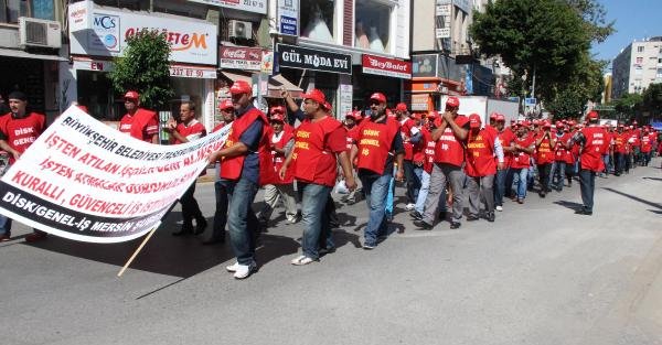 Mersin'de İşten Çikarilan Taşeron İşçiler Eylem Yaptı
