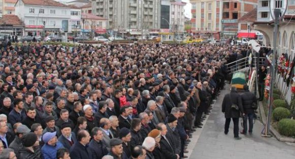 MHP'li Erhan Usta'nın acı günü: Babası toprağa verildi