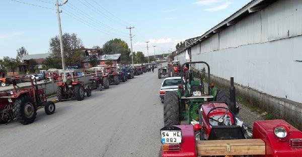 Muayene Cezası Hafifledi, Çiftçiler Traktörleriyle Sıraya Girdi