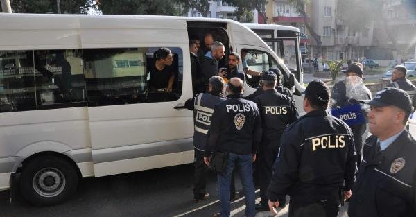 Nazilli Belediyespor-Altay maçından sonra 1 polis ayağından yaralandı