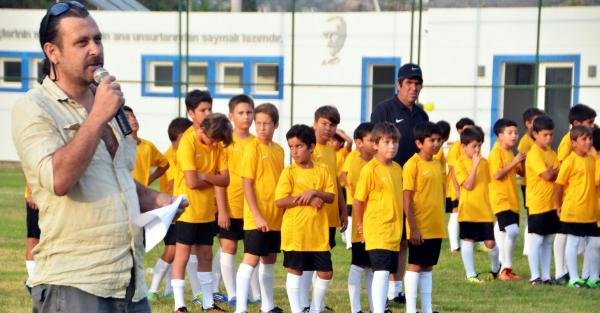Nejat İşler Futbol Okulu açıldı