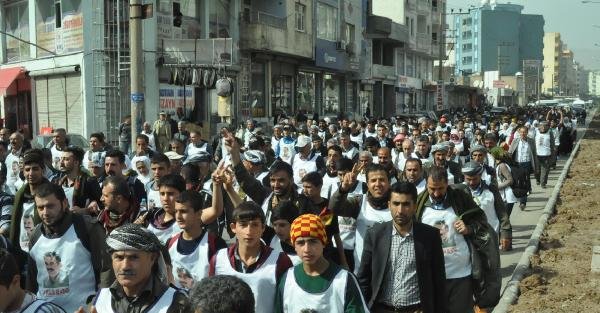 'Öcalan'a özgürlük' için Cizre'den Diyarbakır'a yürüyüş başlatıldı