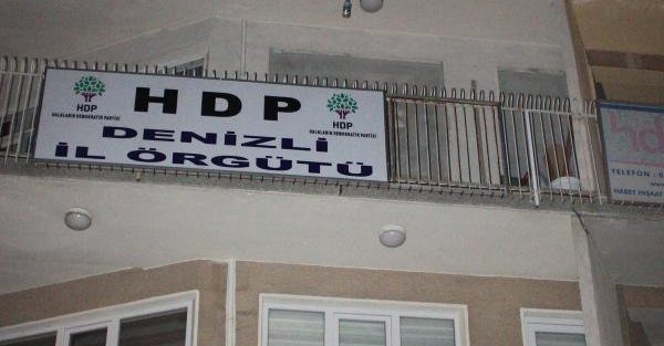 Öfkeli grup HDP binasına yürümek istedi