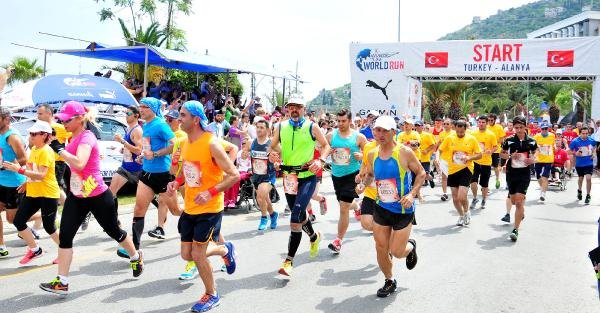 Omurilik felçlileri için düzenlenen koşuya 3500 kişi katıldı