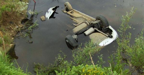 Otomobil gölete uçtu; 2 kişi boğuldu