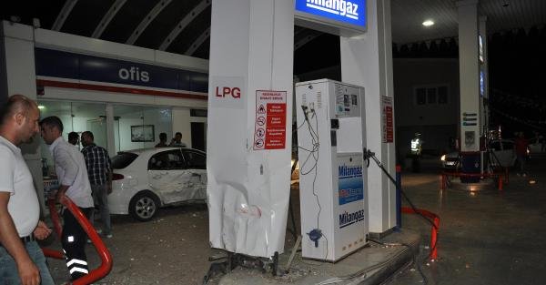 Otomobil LPG pompasına çarptı: 1 yaralı