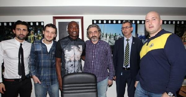 Pierre Webo ve Hasan Ali Kaldırım Fenerbahçe'nin yeni üyeleri ile bir araya geldi