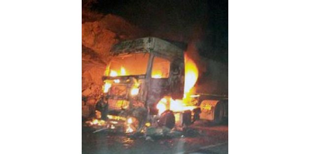 PKK, Nusaybin'de 1 TIR ile 1 kamyonu yaktı
