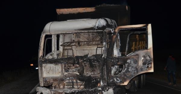 PKK Tendürek Dağı’nda 3 araç yaktı