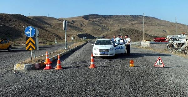 PKK'nın 10 günde 2 kez kestiği Karakurt- Kağızman karayolu, ulaşıma kapıtıldı