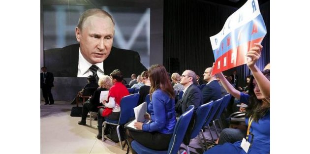 Putin'e soru yöneltebilmek adına açtığı pankart olay oldu