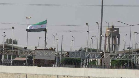 PYD, Telebyad'tan çekildi, sınıra ÖSO bayrağı çekildi