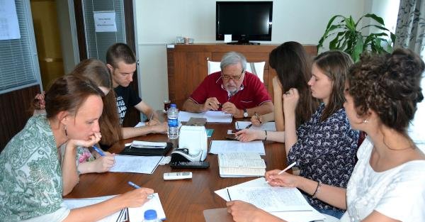 Rus öğrencilere Osmanlıca dersi