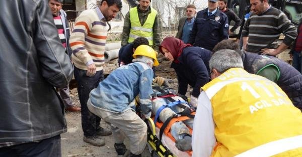 Sakarya'da kanalizasyon çalışmasında göçük: 2 yaralı