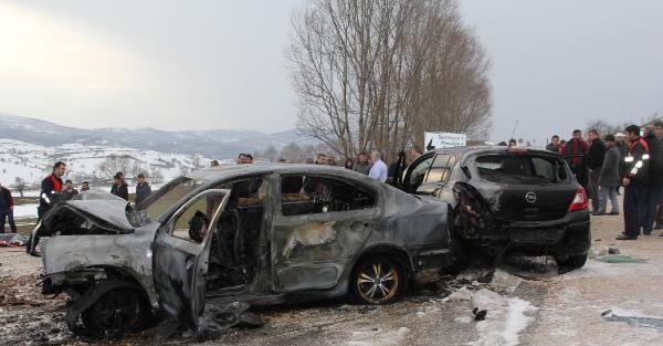Samsun'da 2 otomobil çarpıştı: 1 ölü, 7 yaralı