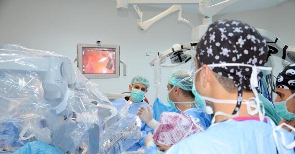 Şanlıurfa’da robotik cerrahi sistemle ameliyat