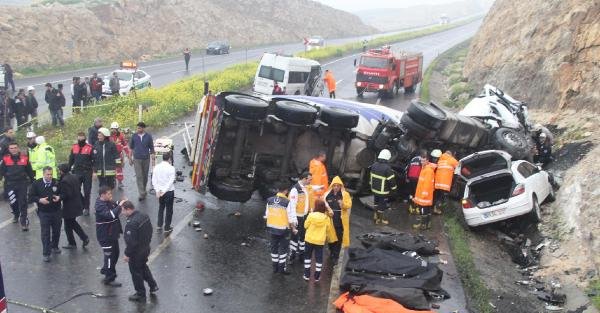 Şanlıurfa'da zincirleme kaza: 12 ölü - fotoğraflar