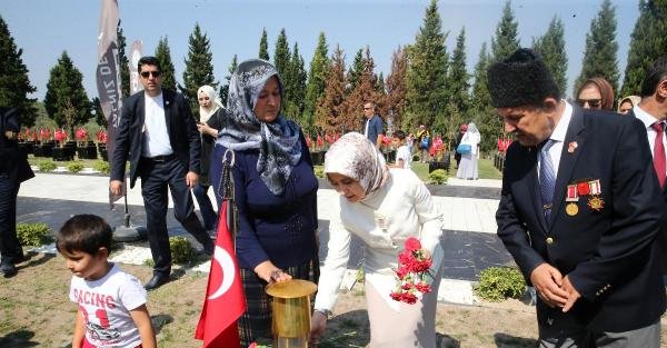 Sare Davutoğlu'ndan madenci şehitliğine ziyaret