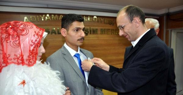 Savaştan kaçan Suriyeli çift, tanıştıkları Adıyaman'da evlendiler