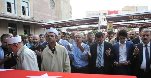 Şehit astsubayın cenaze töreninde Bakan Avcı'ya protesto