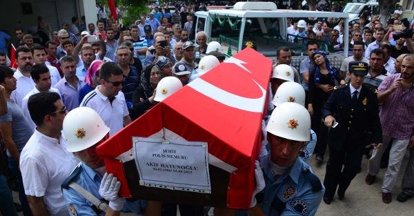 Şehit polis Akif Hatunoğlu son yolculuğuna uğurlandı