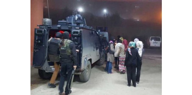 Şırnak'ta 15 kız öğrenciye protesto gözaltısı