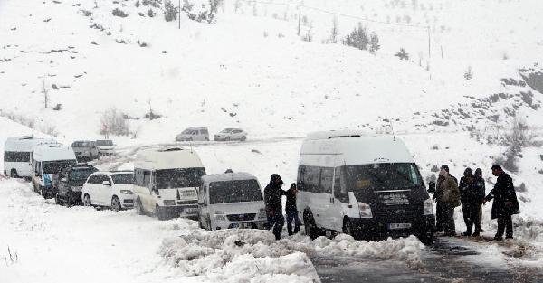 Şirnak'ta Kar Yağdı, 50 Araç Mahsur Kaldı