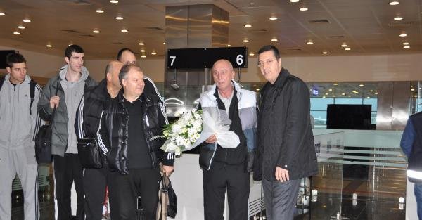 Sırp Partizan Takımı Çiçeklerle Karşılandı